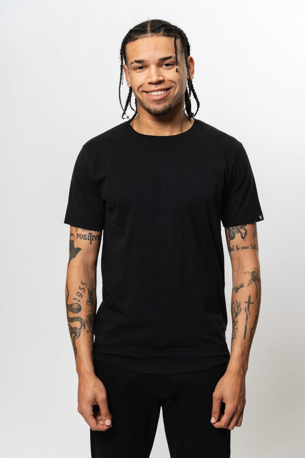 Remera Negra Esencial